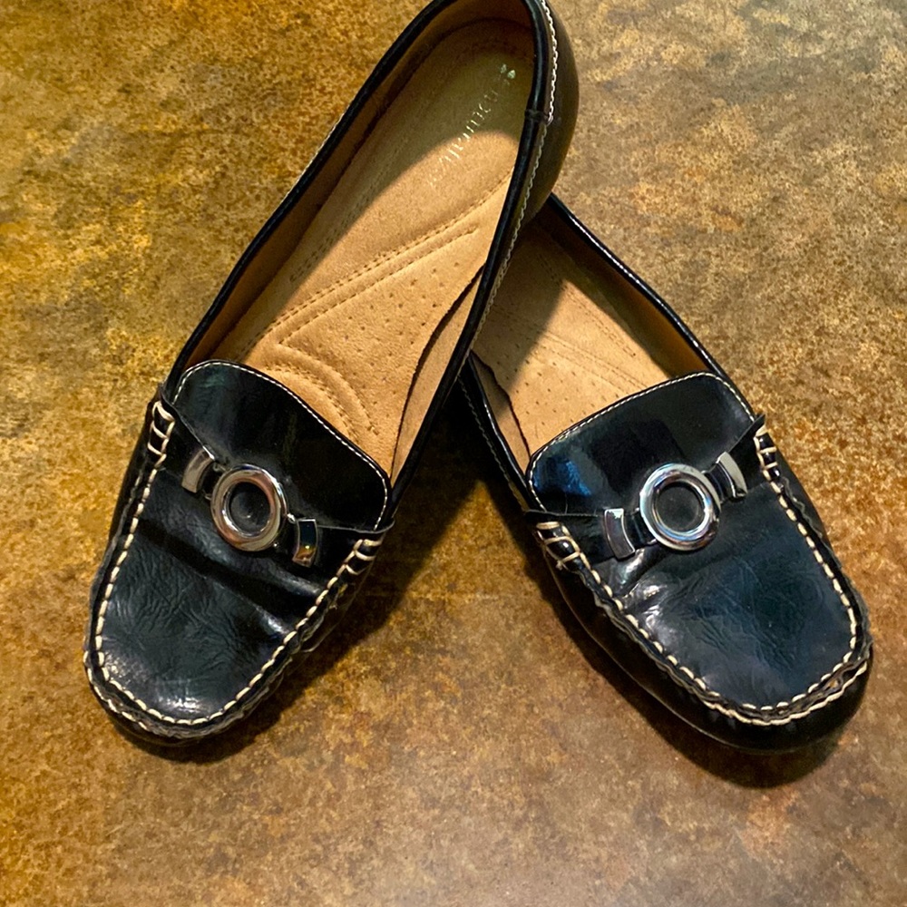 Naturalizer black patent leather ladies shoes